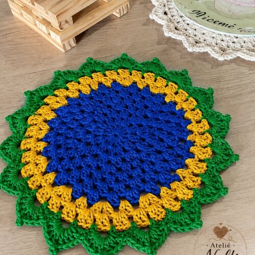 Sousplat Crochê Copa Brasil 30cm / Mesa Posta / Centro de Mesa / Barbante
