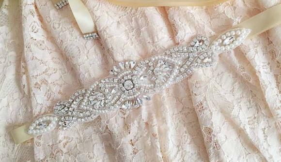 Aplique de strass e pérolas