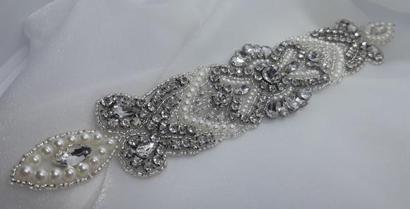 Aplique de strass e pérolas