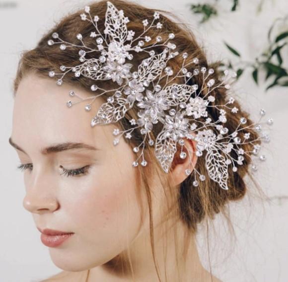 Arranjo de cabeça flores e folhas de strass prata