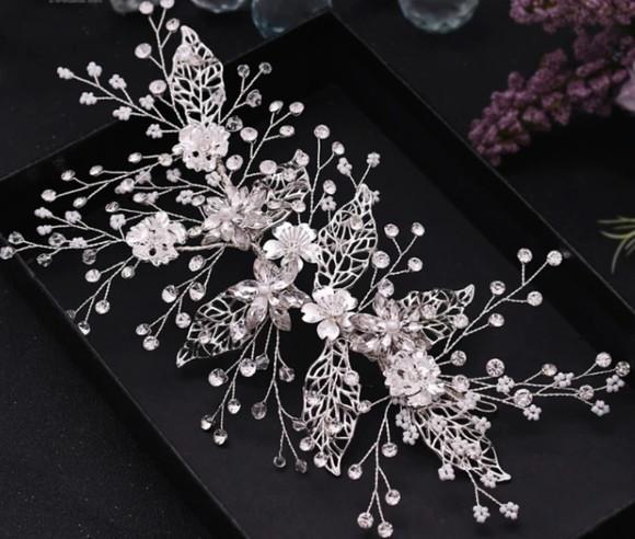 Arranjo de cabeça flores e folhas de strass prata
