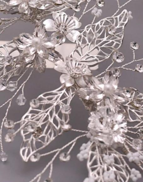 Arranjo de cabeça flores e folhas de strass prata