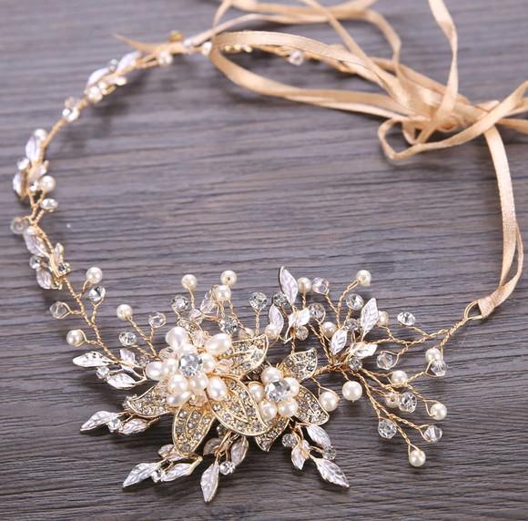 Arranjo de cabelo com flores e pérolas dourado ou prata