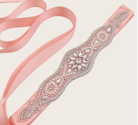 Cinto bordado com pérolas e strass