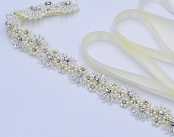 Cinto Bordado com pérolas, flores e strass