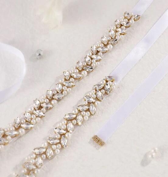 Cinto Bordado com Strass e Pérolas Dourado Cintura até 90cm