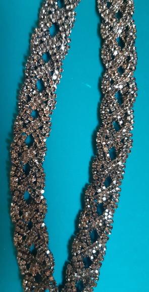 Cinto de Metal Trançado de Strass Preto