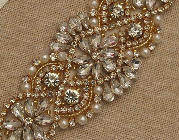Cinto de Strass Dourado com Pérolas Aplique 55 cm