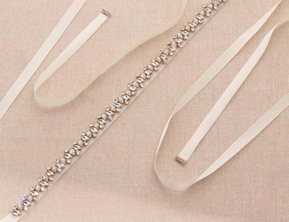 Cinto de strass dourado fino