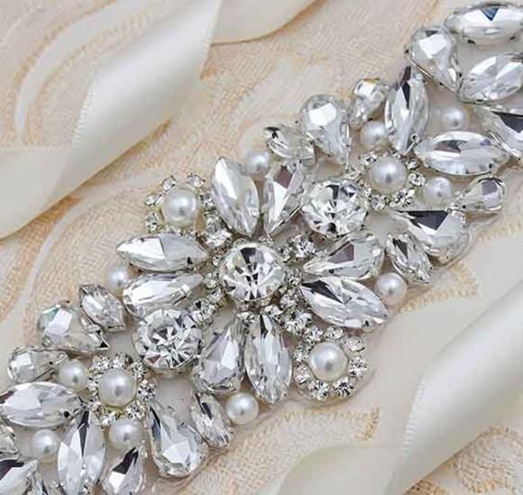 Cinto de Strass e Pérolas 78 cm Cor Prata