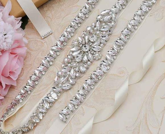 Cinto de Strass e Pérolas 78 cm Cor Prata