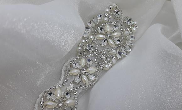 Cinto de Strass e Pérolas Prata Aplique 35 Cm!