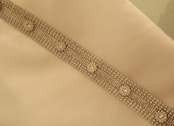 Cinto de strass prata com aplique de flores 3D