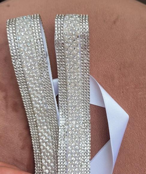 Cinto Delicado de Mini Pérolas e Strass