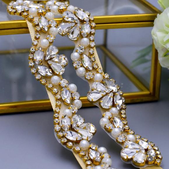 Cinto Dourado com Pedras e Pérolas