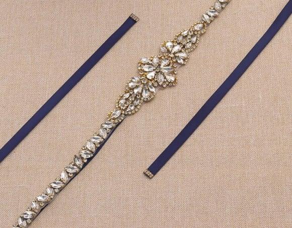 Cinto dourado de strass