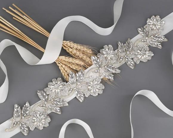 Cinto Flores Bordadas com Pérolas e Strass