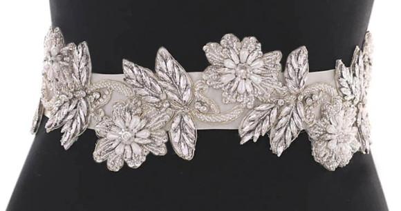Cinto Flores Bordadas com Pérolas e Strass