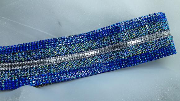 Cinto largo com strass azul furta cor e detalhe prata