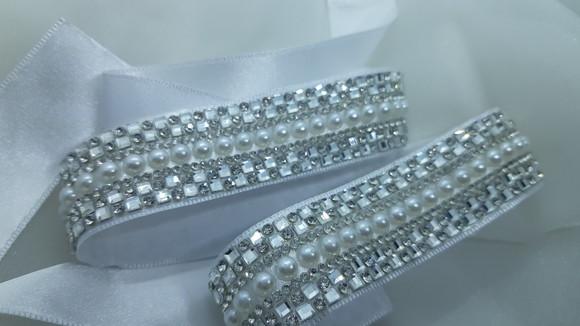 Cinto Prateado com Pérolas e Strass