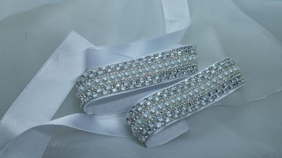 Cinto Prateado com Pérolas e Strass