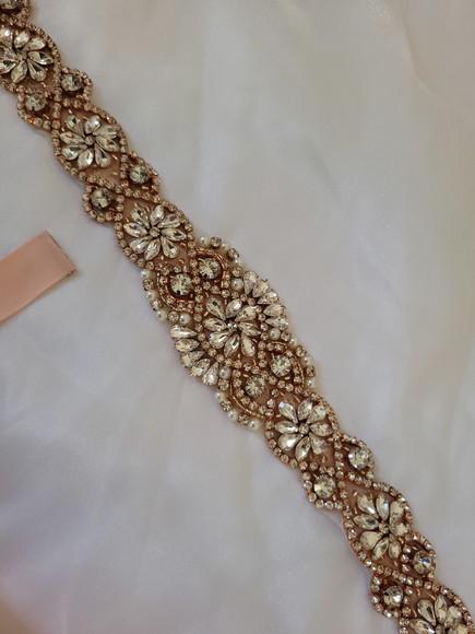 Cinto Rose Gold com Pedras e Pérolas Aplique 52cm