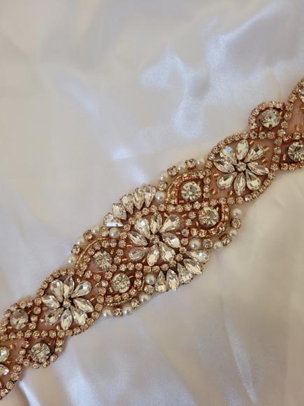 Cinto Rose Gold com Pedras e Pérolas Aplique 52cm