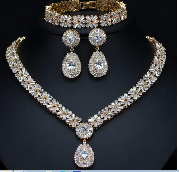 Conjunto Colar, Brinco e Pulseiras de Zircônia