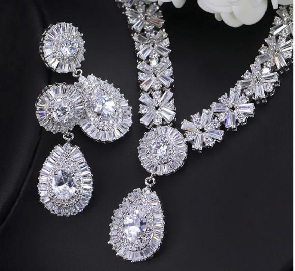 Conjunto Colar, Brinco e Pulseiras de Zircônia