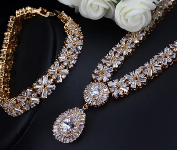 Conjunto Colar, Brinco e Pulseiras de Zircônia