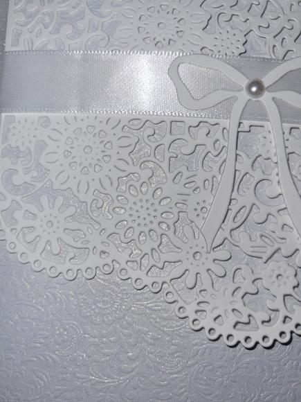 Convite Branco Perolado com Renda Incluindo Impressão