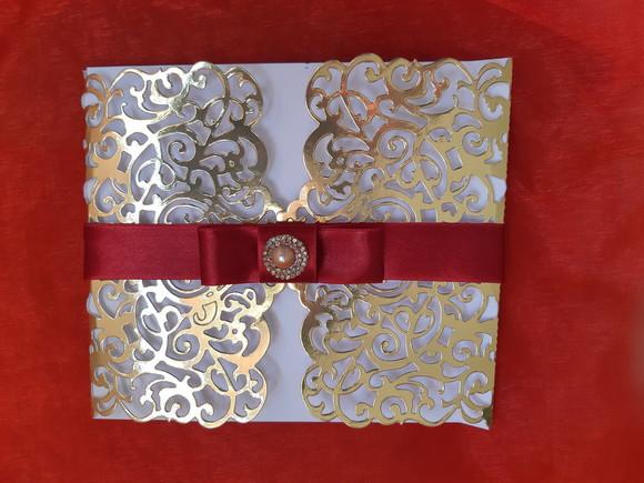 Convite Rendado Dourado Laminado