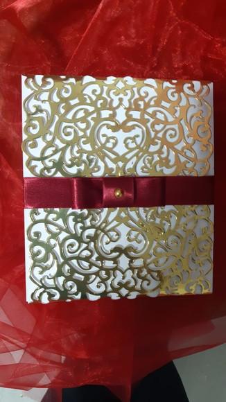 Convite Rendado Dourado Laminado