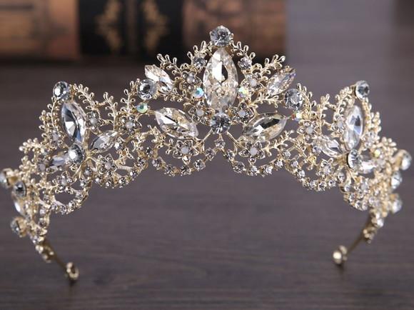 Coroa estilo barroco com Strass