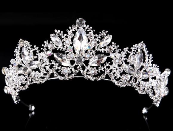 Coroa estilo barroco com Strass