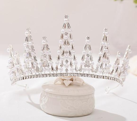 Coroa Tiara com pérolas e strass Prata