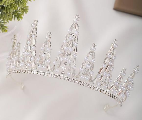 Coroa Tiara com pérolas e strass Prata