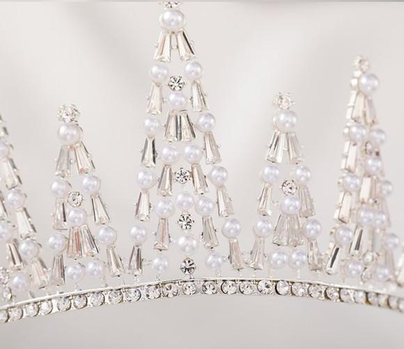 Coroa Tiara com pérolas e strass Prata