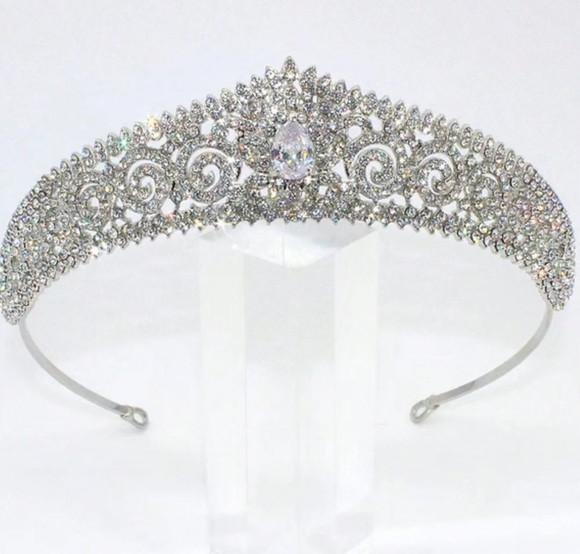 Coroa Tiara de Pedraria Luxo