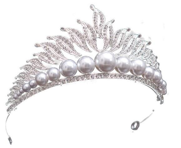Coroa Tiara com pérolas e strass prata ou dourada