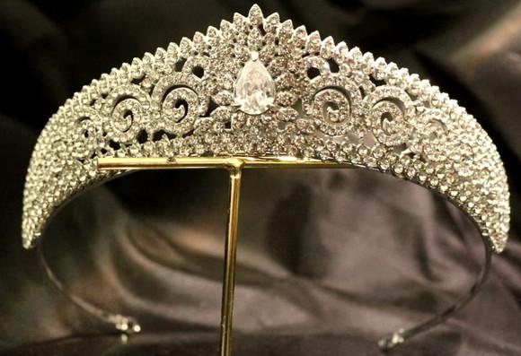 Coroa Tiara de Pedraria Luxo