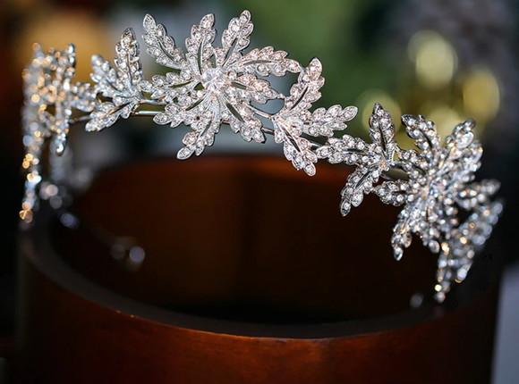 Coroa Tiara de zircônia Flores barrocas