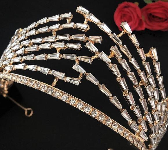 Coroa Tiara luxo de strass prata ou dourada