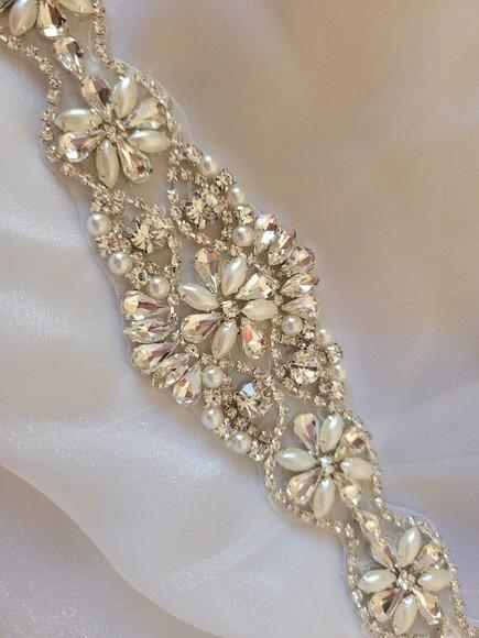 Kit Cinto e Dois Apliques de Strass com Pérolas Prata