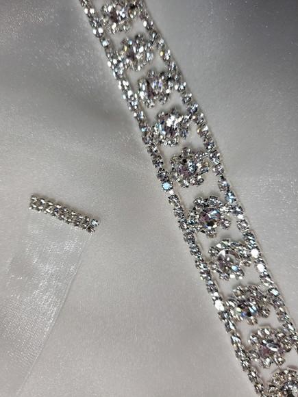 Kit com 4 Apliques Folhas de Strass Prata 56cm Cada