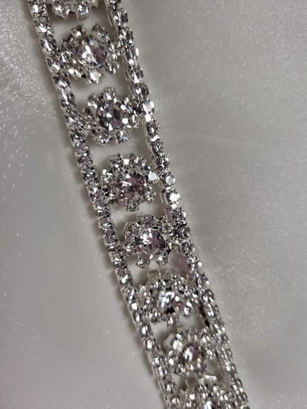 Kit com 4 Apliques Folhas de Strass Prata 56cm Cada