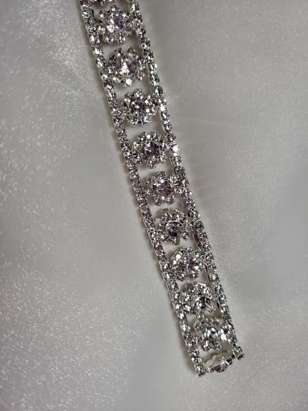 Kit com 4 Apliques Folhas de Strass Prata 56cm Cada