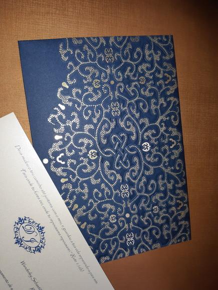Kit com 75 envelopes rendados azul com dourado + impressão