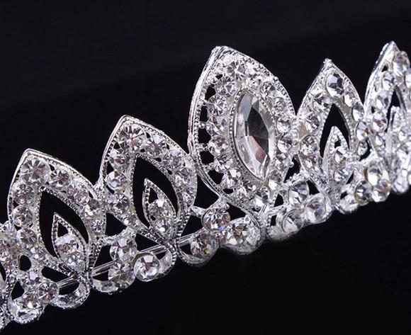 Tiara delicada de strass para noivas