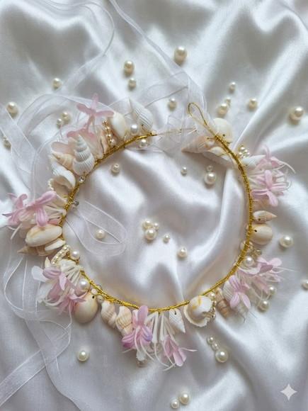 Tiara de Conchas, Flores e Pérolas